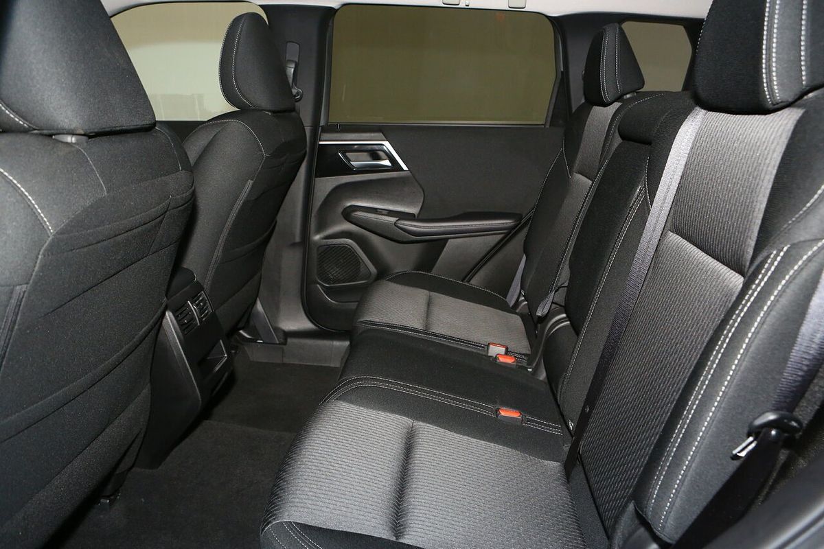 2024 Mitsubishi Outlander LS ZM