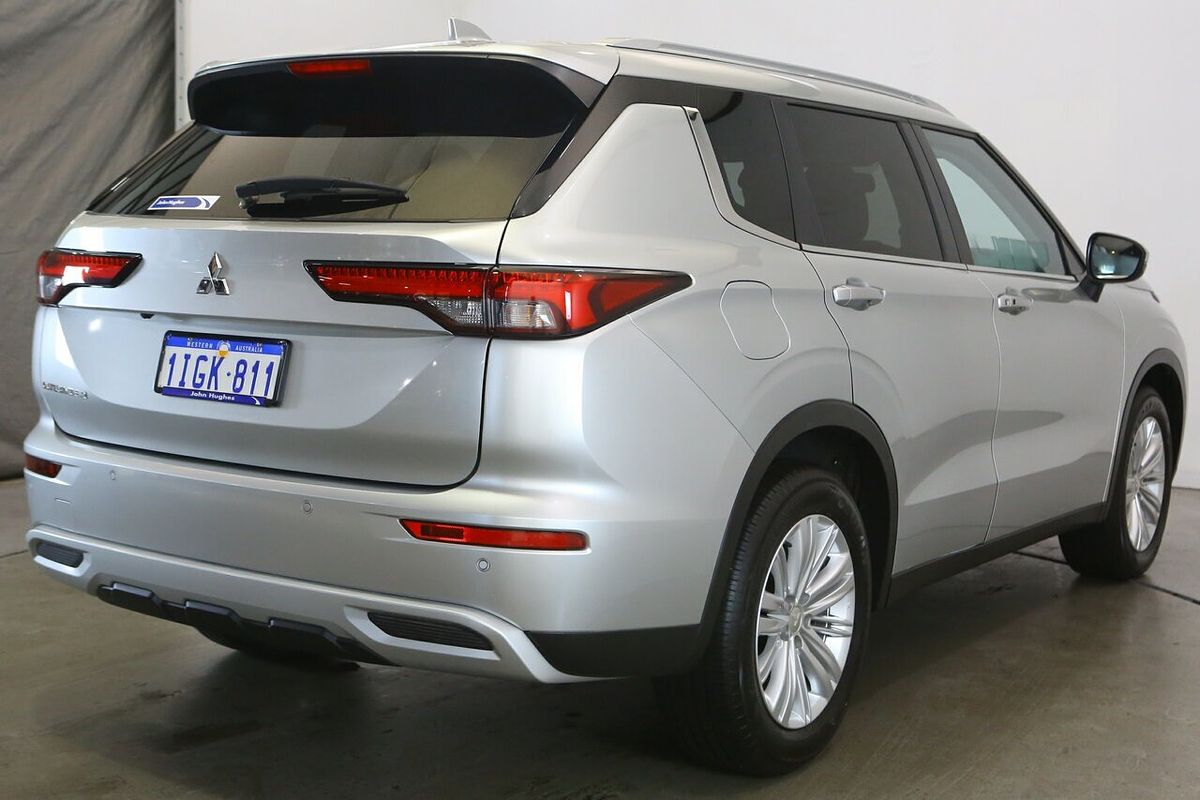 2024 Mitsubishi Outlander LS ZM