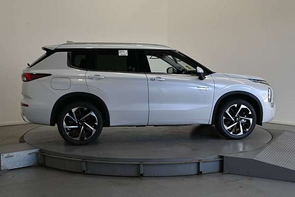 2025 Mitsubishi Outlander PHEV Exceed ZM