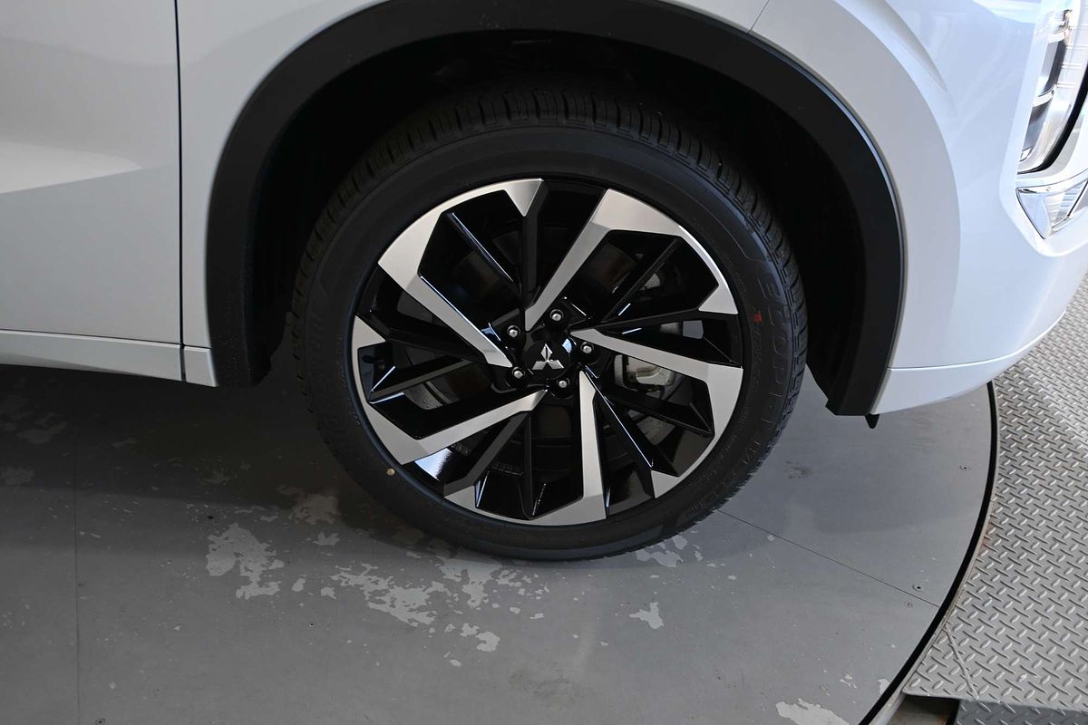2025 Mitsubishi Outlander PHEV Exceed ZM