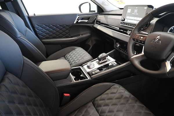 2025 Mitsubishi Outlander PHEV Exceed ZM