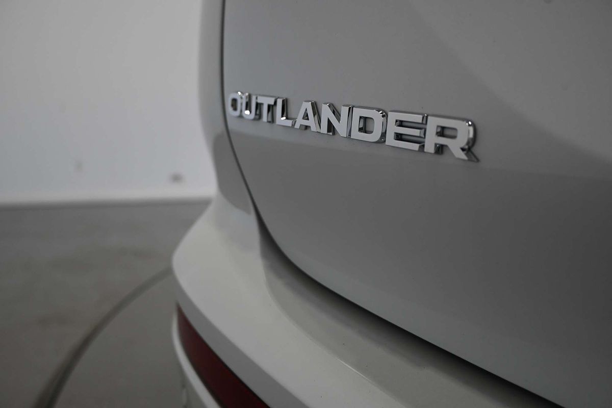 2025 Mitsubishi Outlander PHEV Exceed ZM