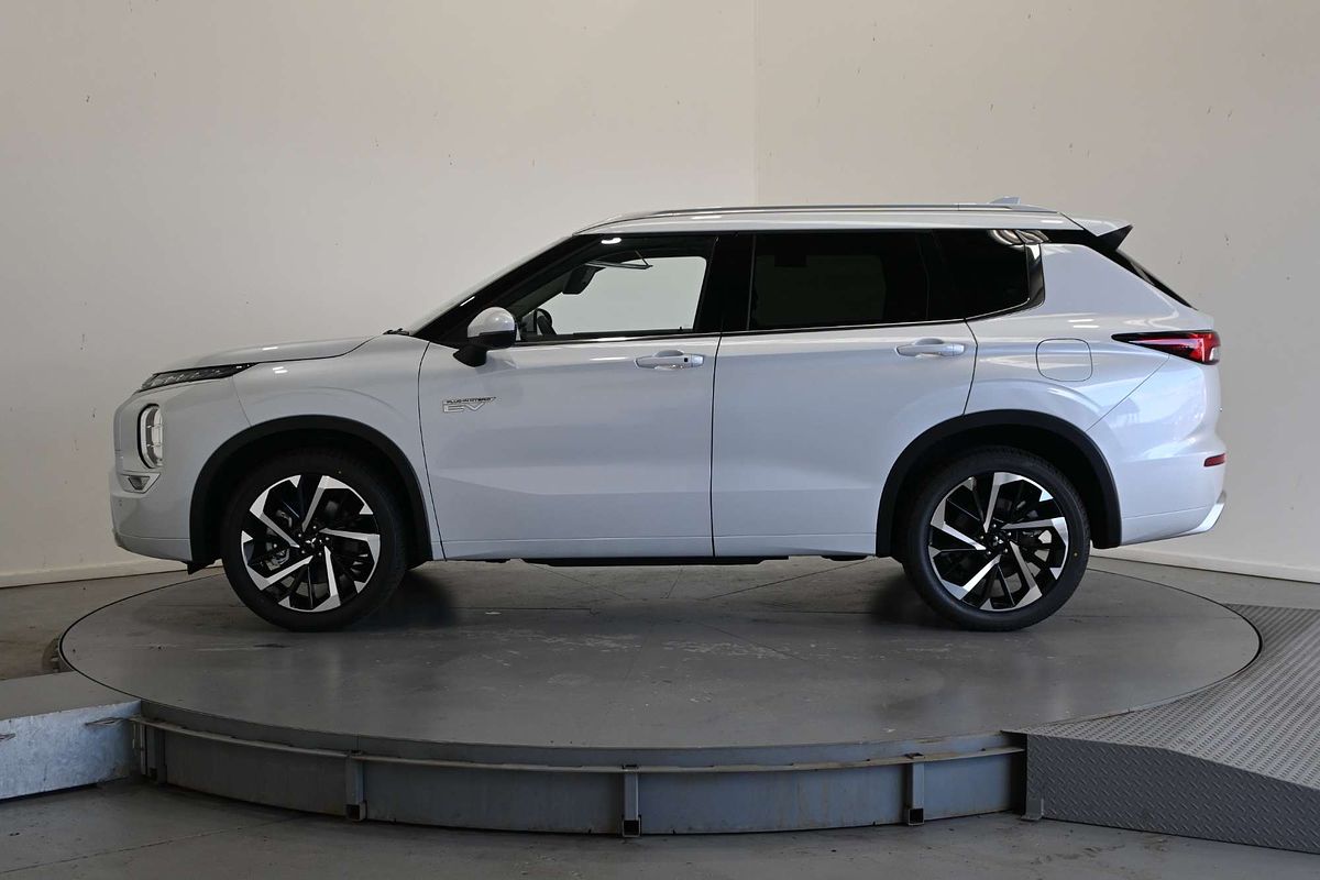 2025 Mitsubishi Outlander PHEV Exceed ZM