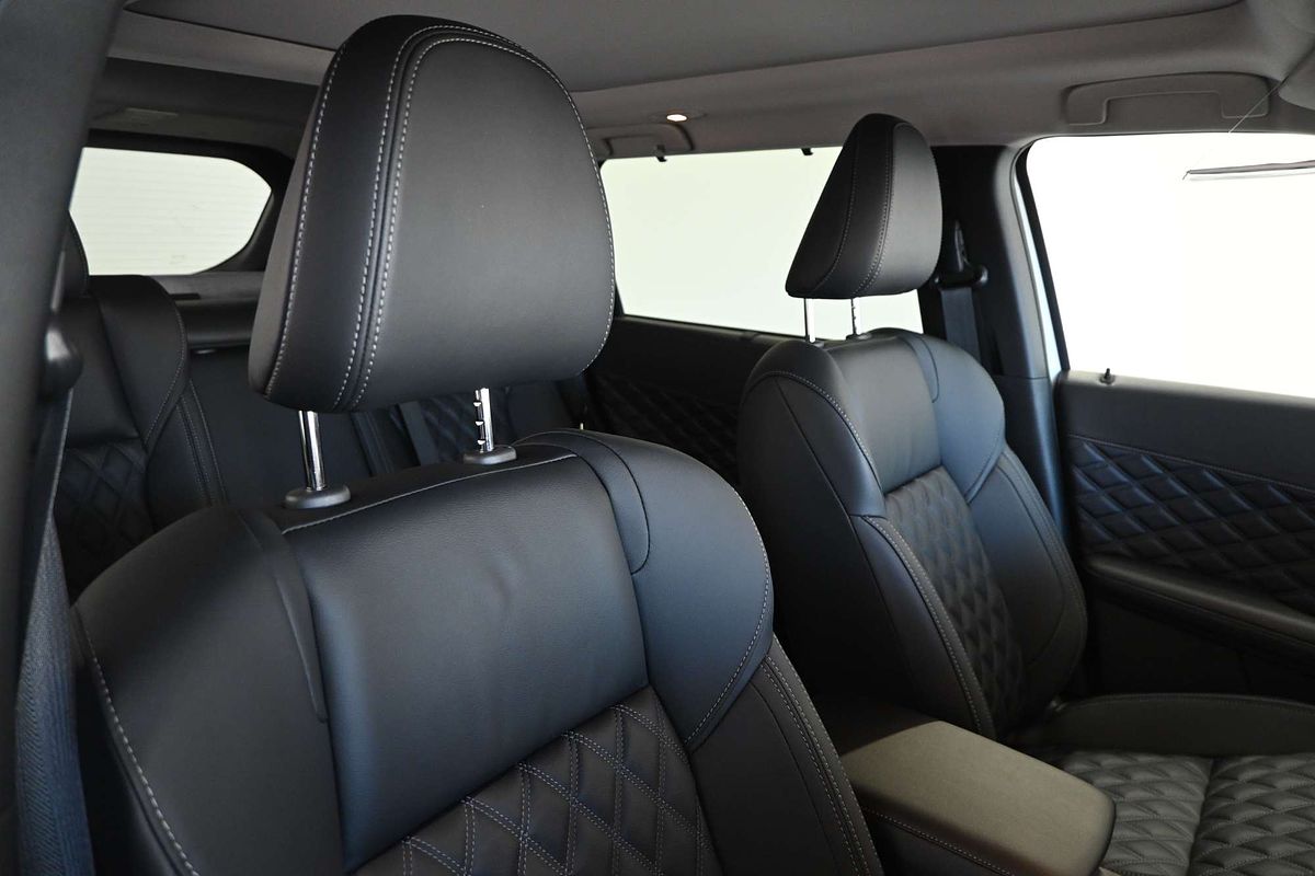 2025 Mitsubishi Outlander PHEV Exceed ZM