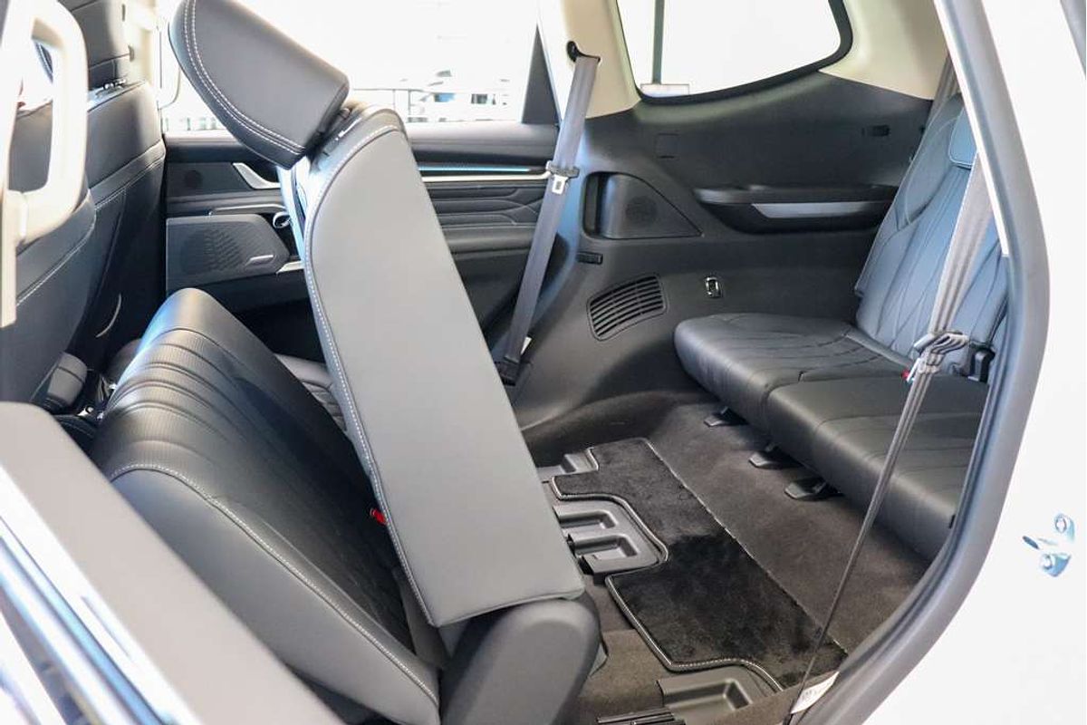 2025 LDV D90 Executive SV9A