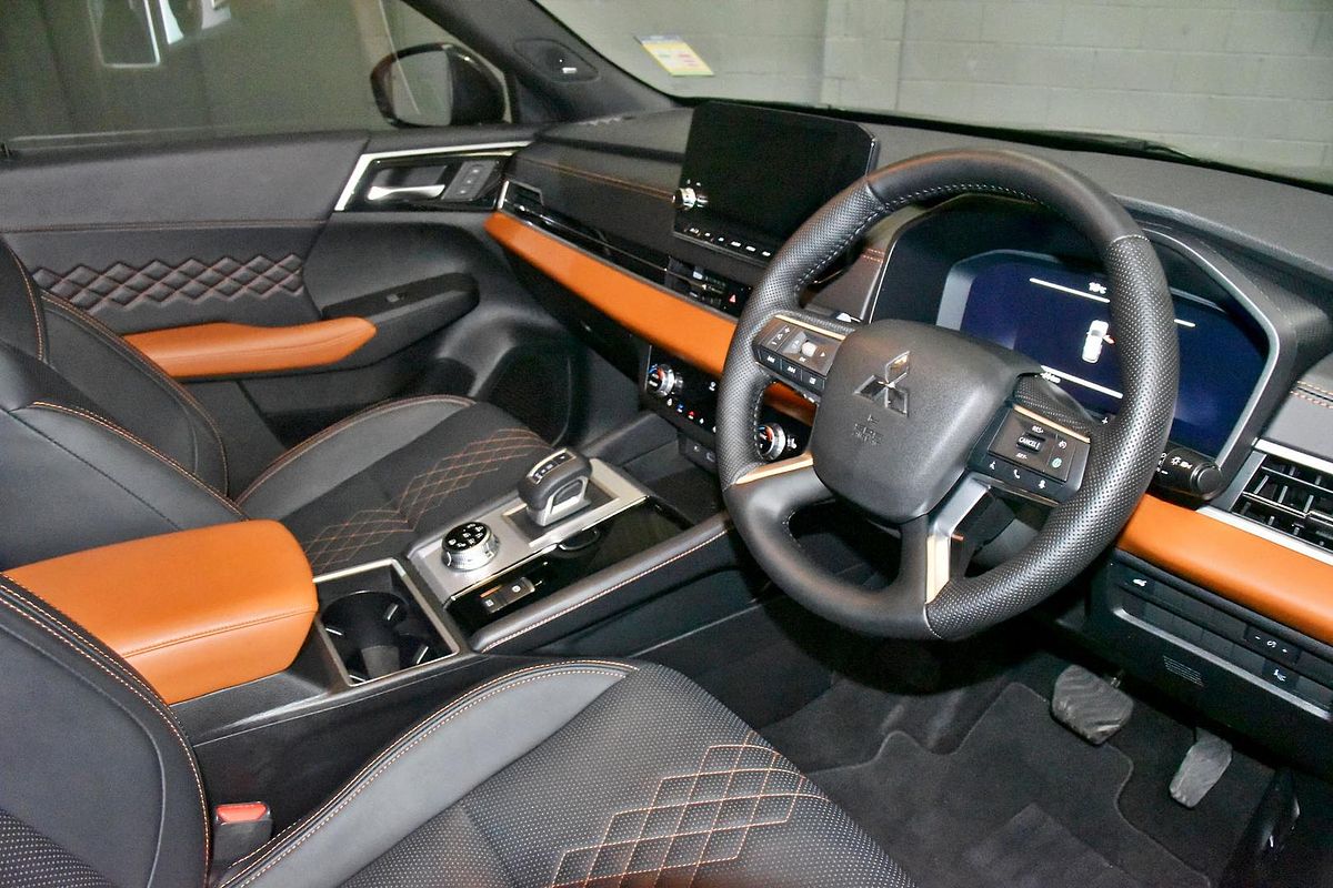 2023 Mitsubishi Outlander Exceed Tourer ZM