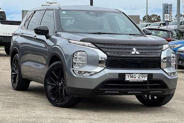2023 Mitsubishi Outlander LS Black Edition ZM