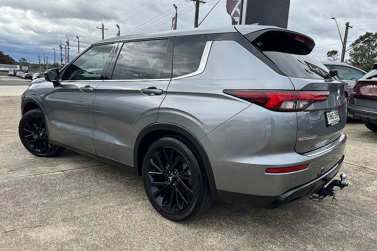 2023 Mitsubishi Outlander LS Black Edition ZM