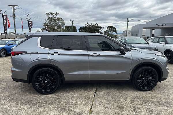 2023 Mitsubishi Outlander LS Black Edition ZM
