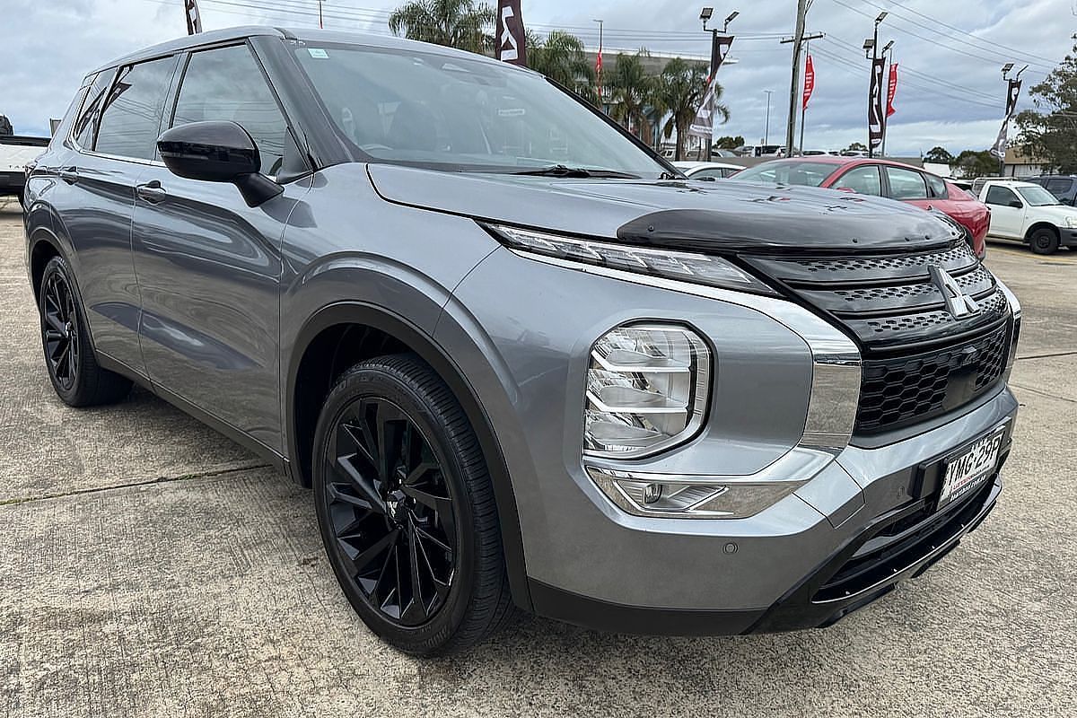 2023 Mitsubishi Outlander LS Black Edition ZM