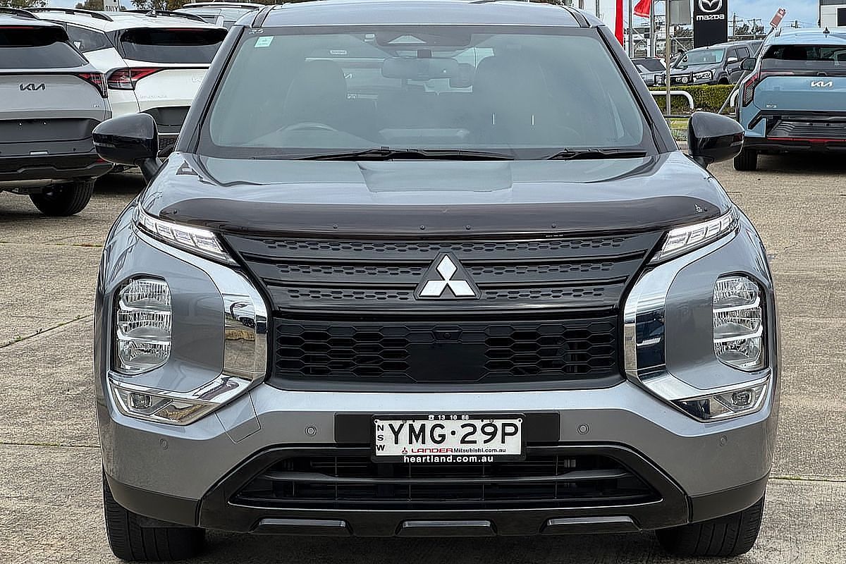 2023 Mitsubishi Outlander LS Black Edition ZM