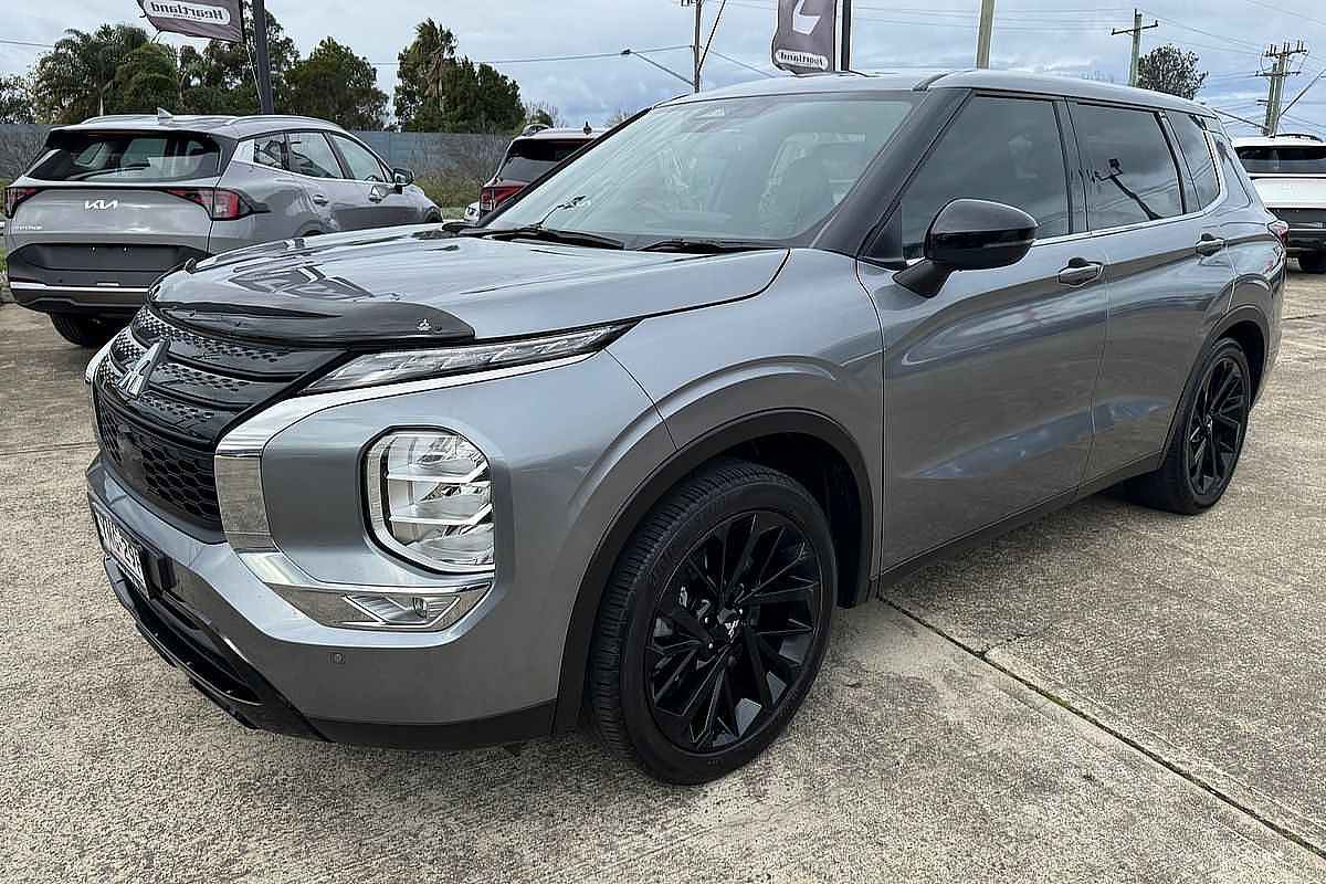 2023 Mitsubishi Outlander LS Black Edition ZM