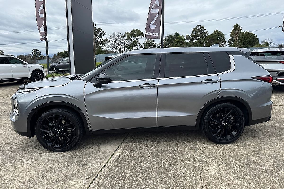 2023 Mitsubishi Outlander LS Black Edition ZM