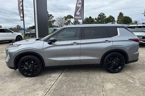 2023 Mitsubishi Outlander LS Black Edition ZM