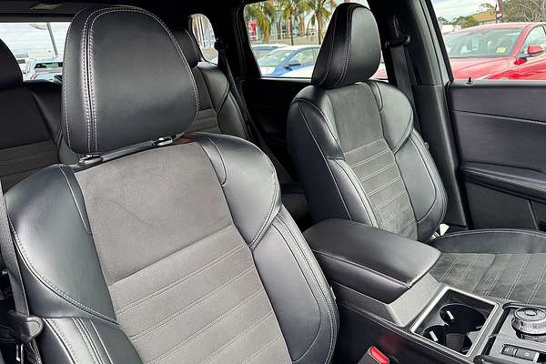 2023 Mitsubishi Outlander LS Black Edition ZM