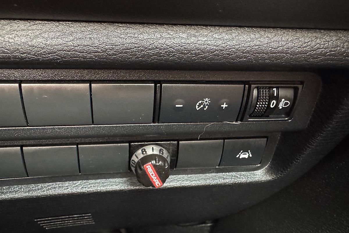 2023 Mitsubishi Outlander LS Black Edition ZM