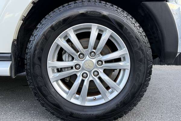 2013 Mitsubishi Pajero Exceed NW