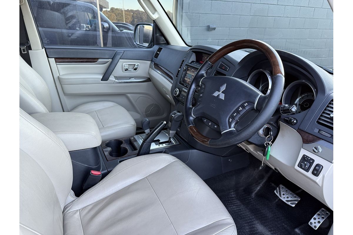 2013 Mitsubishi Pajero Exceed NW