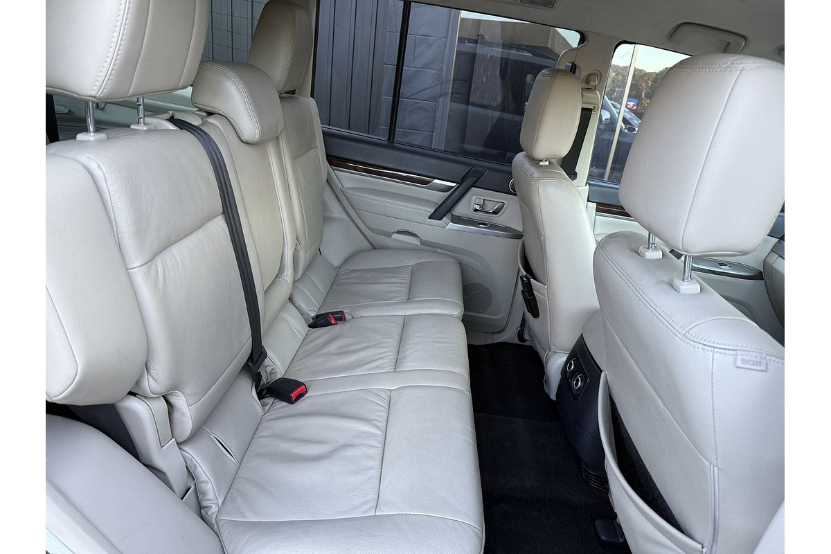 2013 Mitsubishi Pajero Exceed NW