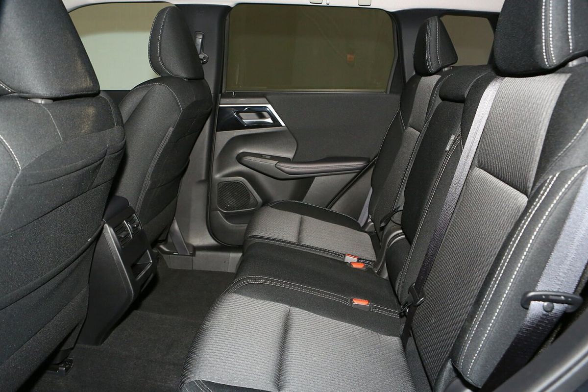 2024 Mitsubishi Outlander LS ZM