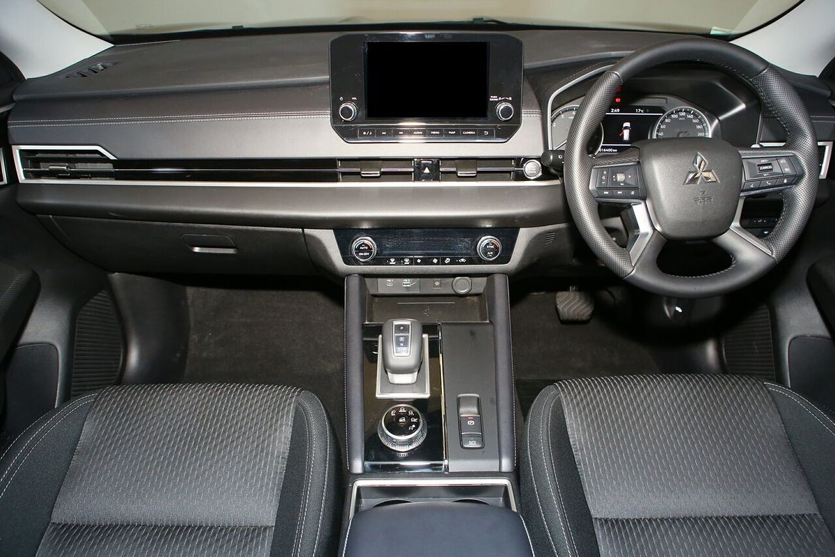 2024 Mitsubishi Outlander LS ZM
