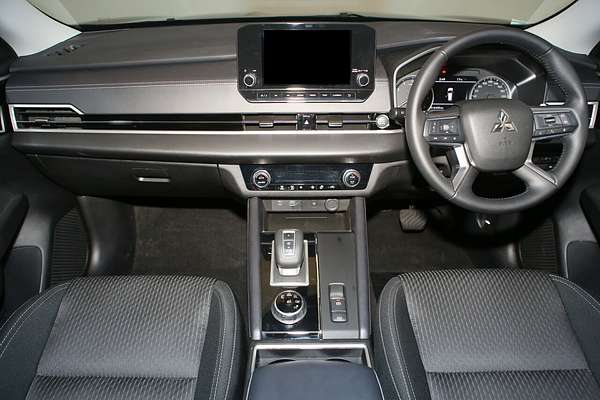 2024 Mitsubishi Outlander LS ZM