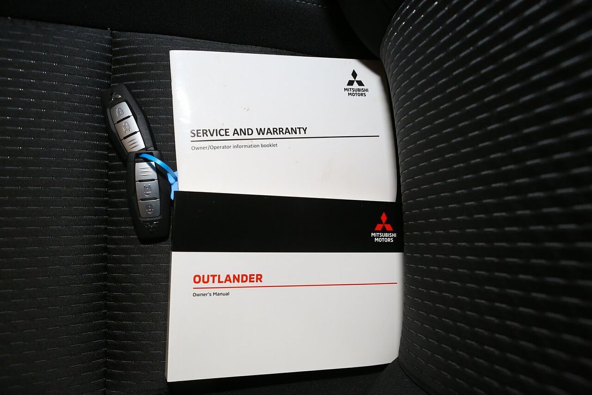 2024 Mitsubishi Outlander LS ZM