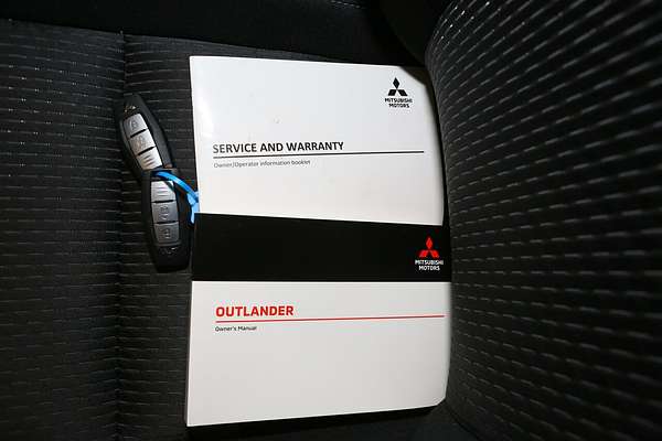 2024 Mitsubishi Outlander LS ZM