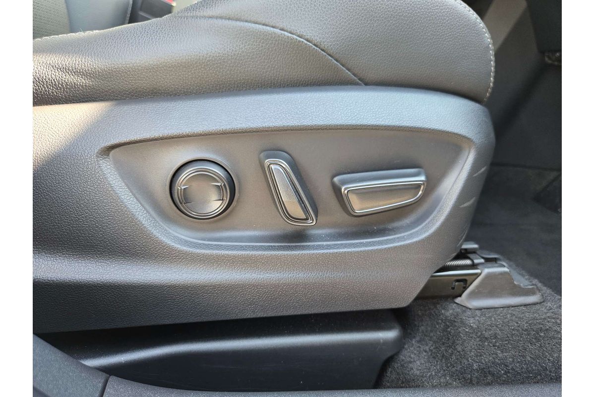 2023 Subaru Solterra AWD Touring E1-1