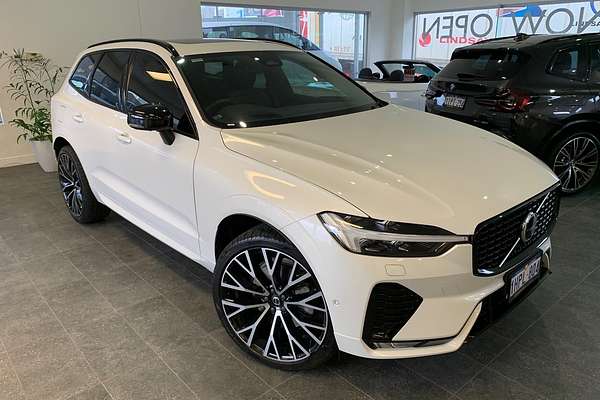 2022 Volvo XC60 B6 R-Design