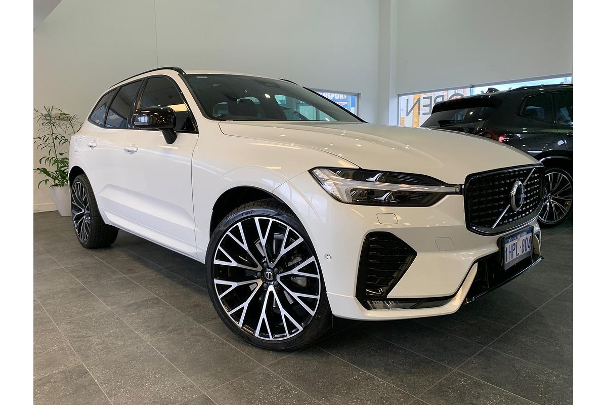 2022 Volvo XC60 B6 R-Design