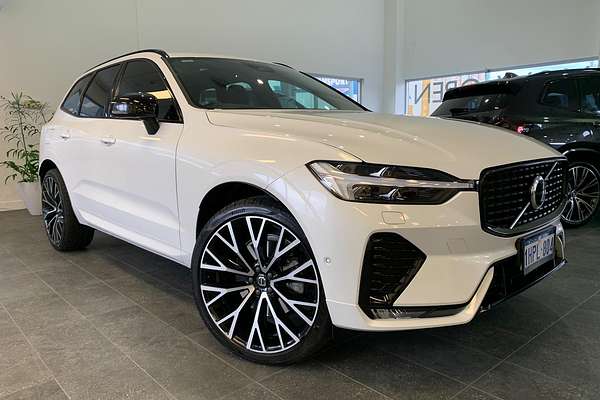 2022 Volvo XC60 B6 R-Design