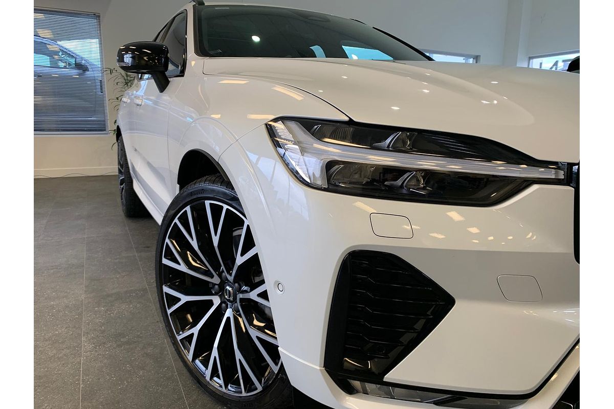 2022 Volvo XC60 B6 R-Design