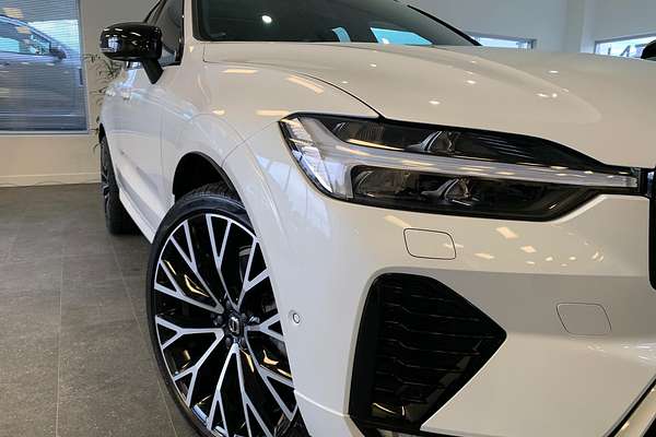 2022 Volvo XC60 B6 R-Design
