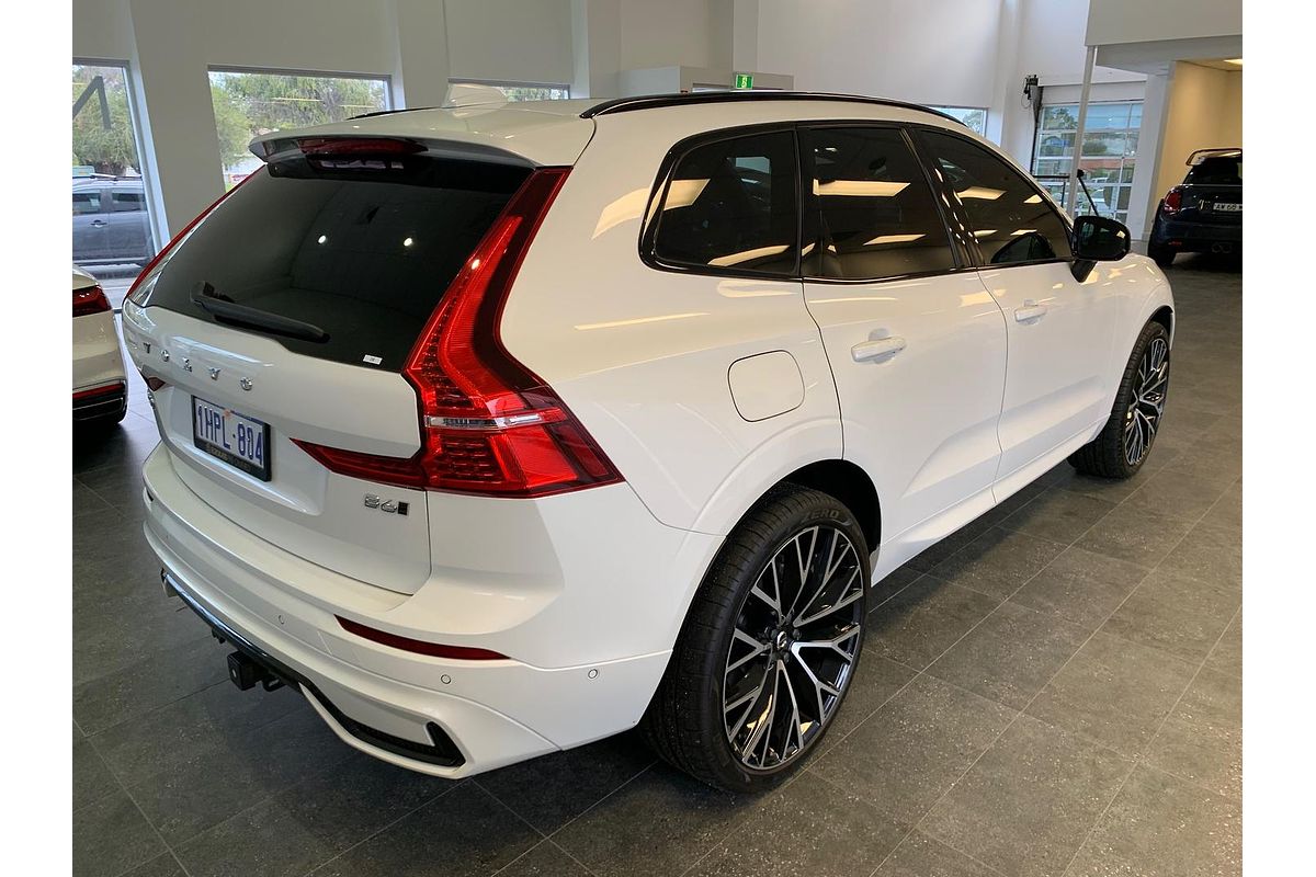 2022 Volvo XC60 B6 R-Design