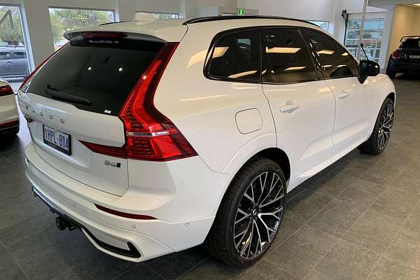 2022 Volvo XC60 B6 R-Design
