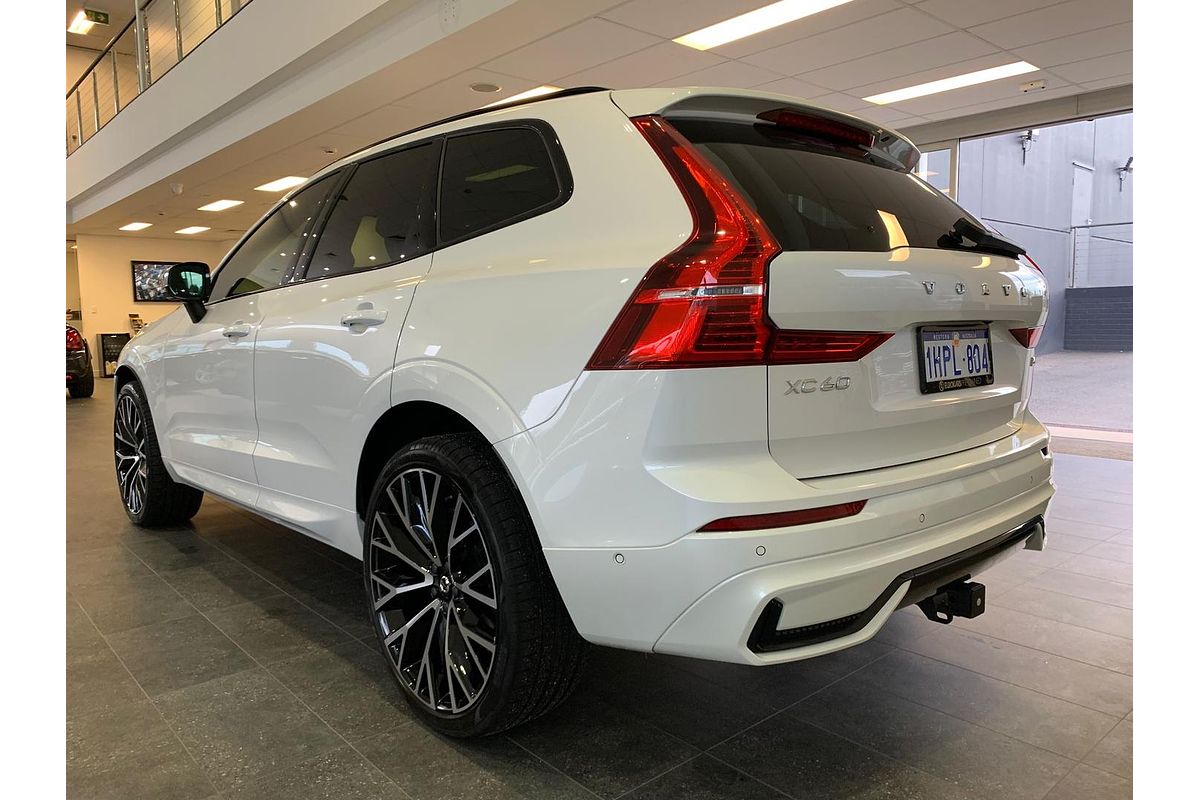 2022 Volvo XC60 B6 R-Design