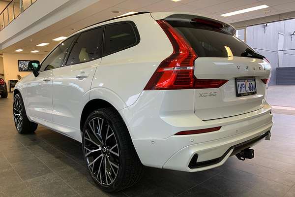 2022 Volvo XC60 B6 R-Design