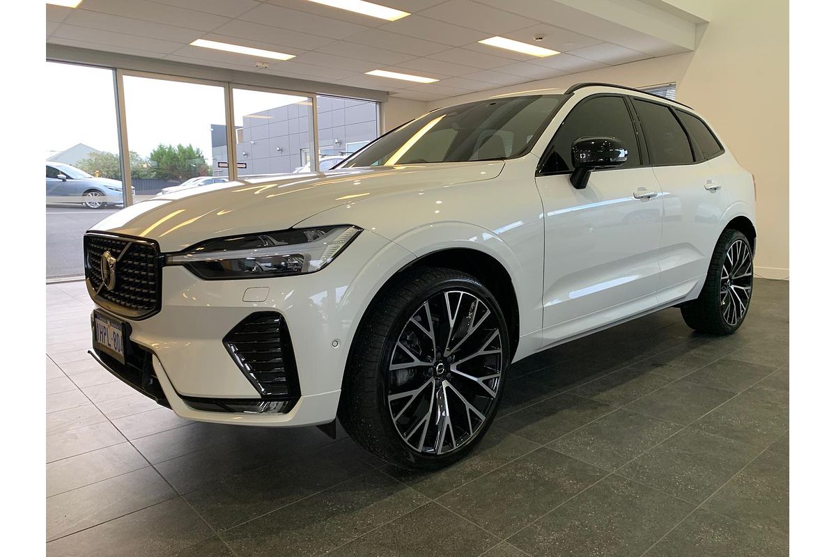 2022 Volvo XC60 B6 R-Design