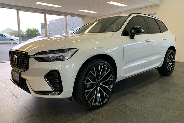 2022 Volvo XC60 B6 R-Design