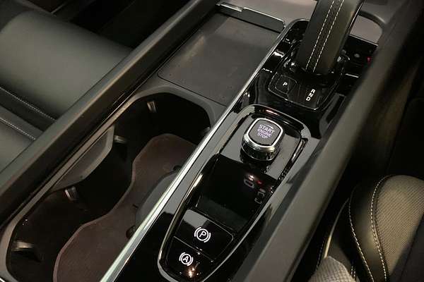 2022 Volvo XC60 B6 R-Design