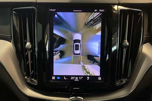2022 Volvo XC60 B6 R-Design