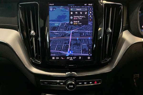 2022 Volvo XC60 B6 R-Design