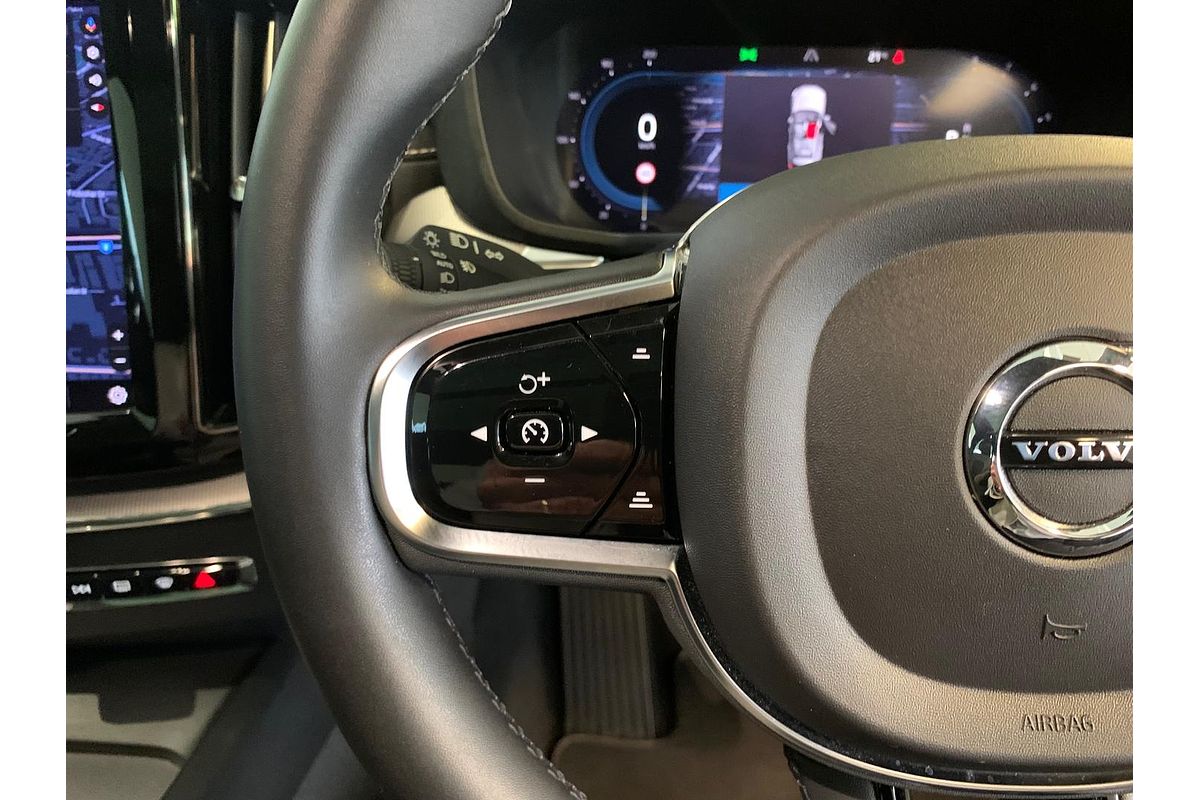 2022 Volvo XC60 B6 R-Design
