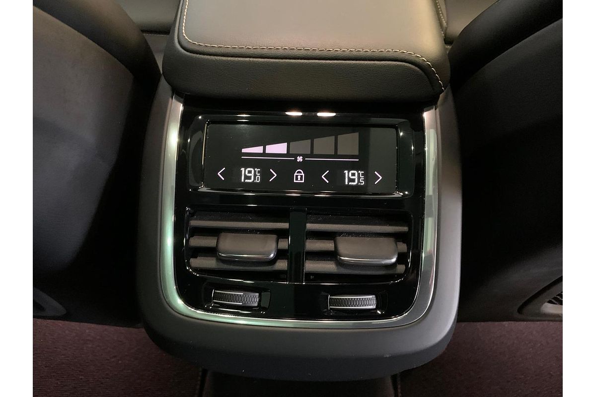2022 Volvo XC60 B6 R-Design