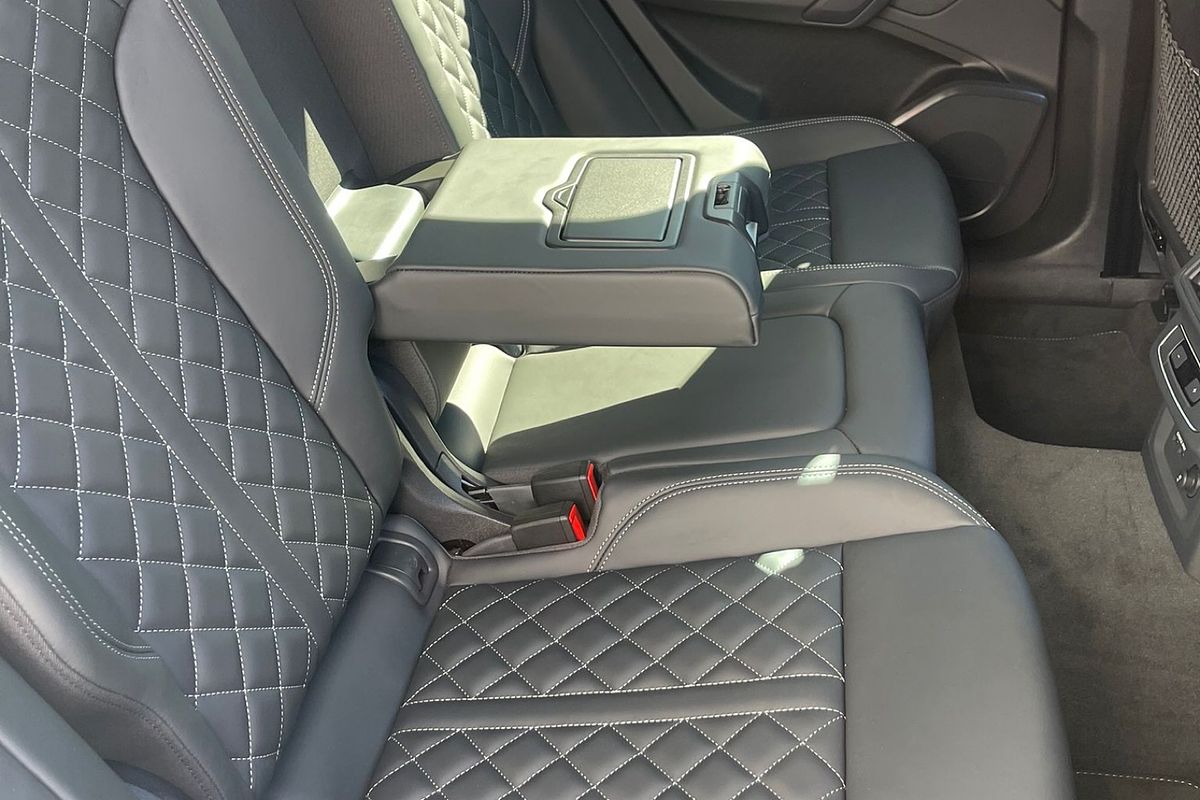 2024 Audi Q5 45 TFSI S line FY