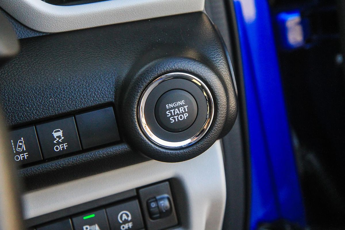 2025 Suzuki Swift Hybrid UZ