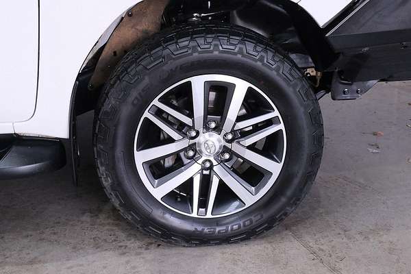 2020 Toyota Hilux SR5 GUN126R 4X4