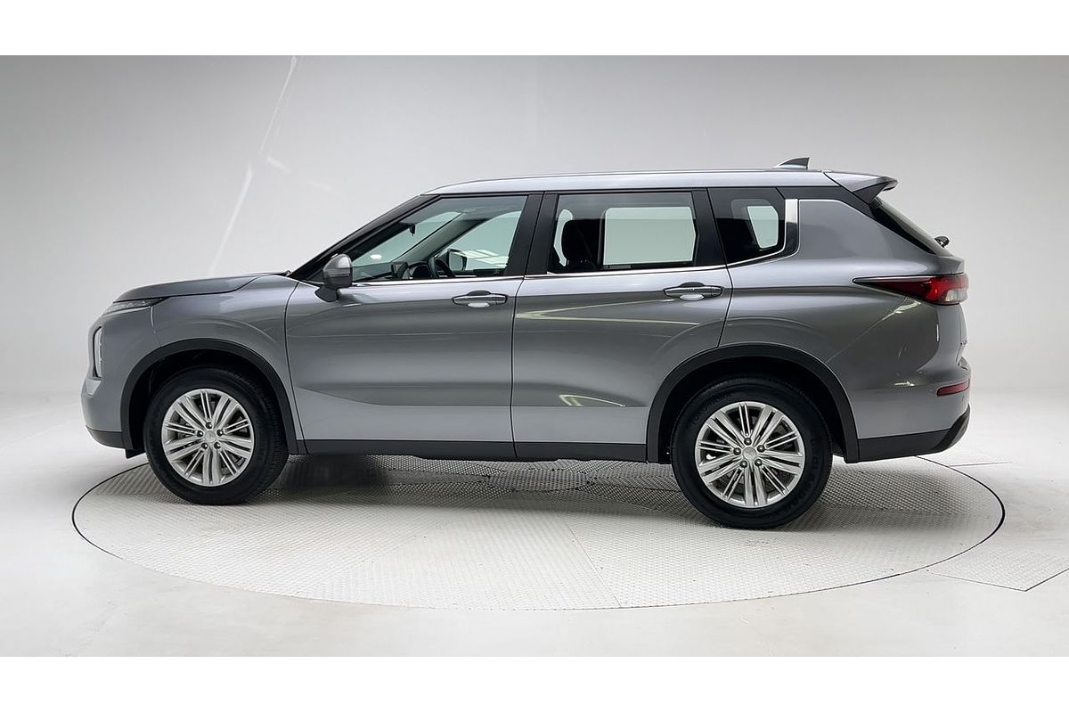 2023 Mitsubishi Outlander ES ZM