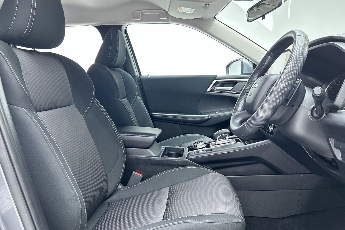 2023 Mitsubishi Outlander ES ZM